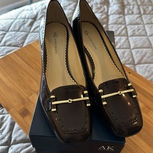 Ann Klein dark bronze low heel never worn